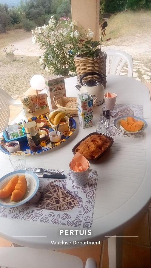 Bed and Breakfast Les Cigales Villelaure Екстер'єр фото