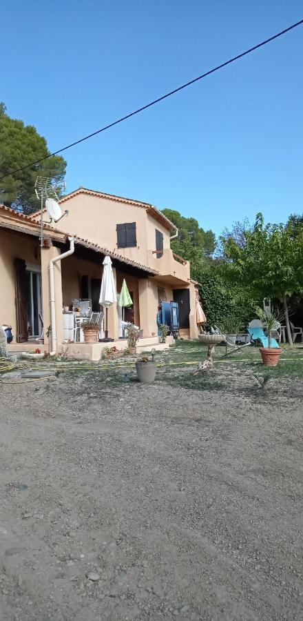 Bed and Breakfast Les Cigales Villelaure Екстер'єр фото