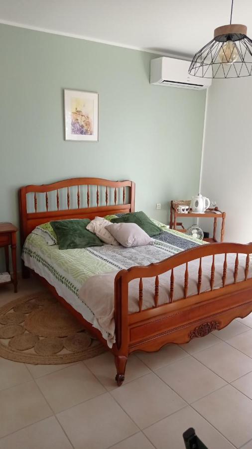 Bed and Breakfast Les Cigales Villelaure Екстер'єр фото