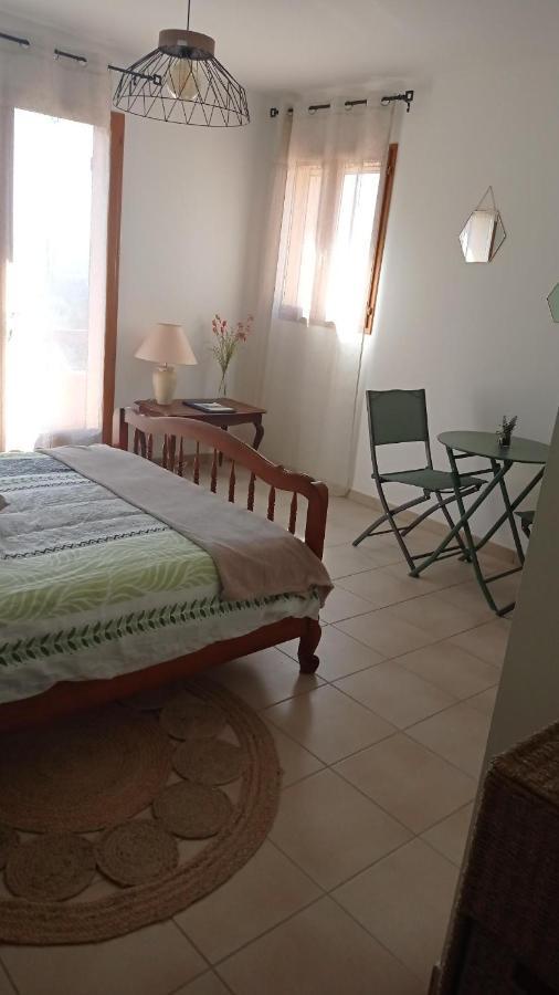 Bed and Breakfast Les Cigales Villelaure Екстер'єр фото