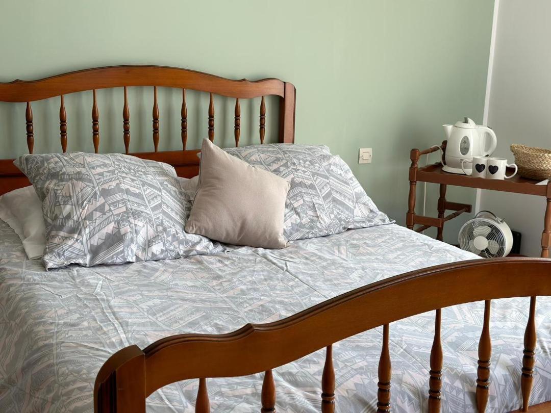 Bed and Breakfast Les Cigales Villelaure Екстер'єр фото