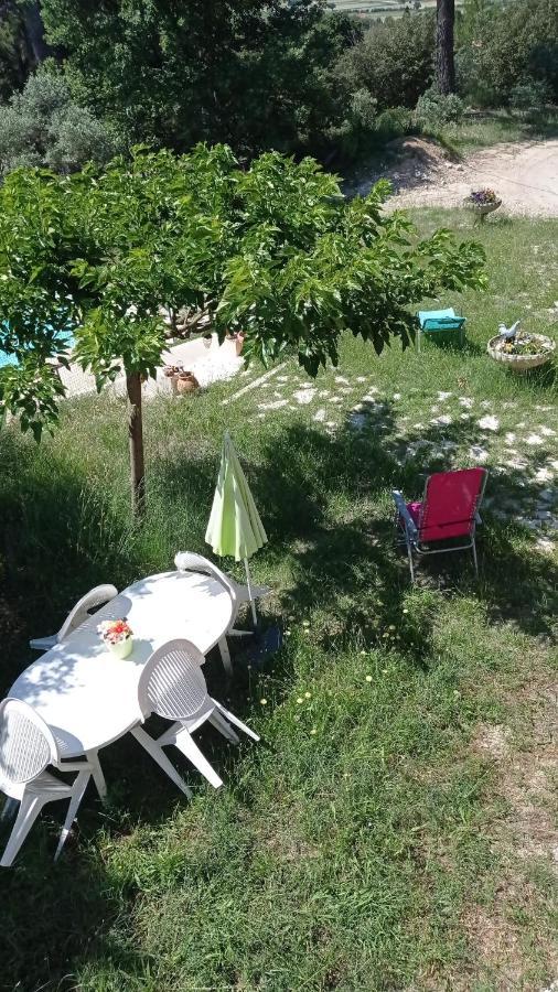 Bed and Breakfast Les Cigales Villelaure Екстер'єр фото