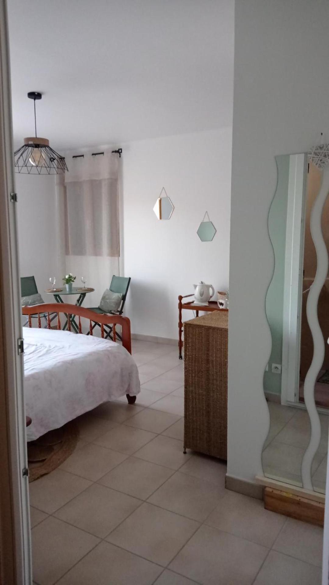 Bed and Breakfast Les Cigales Villelaure Екстер'єр фото
